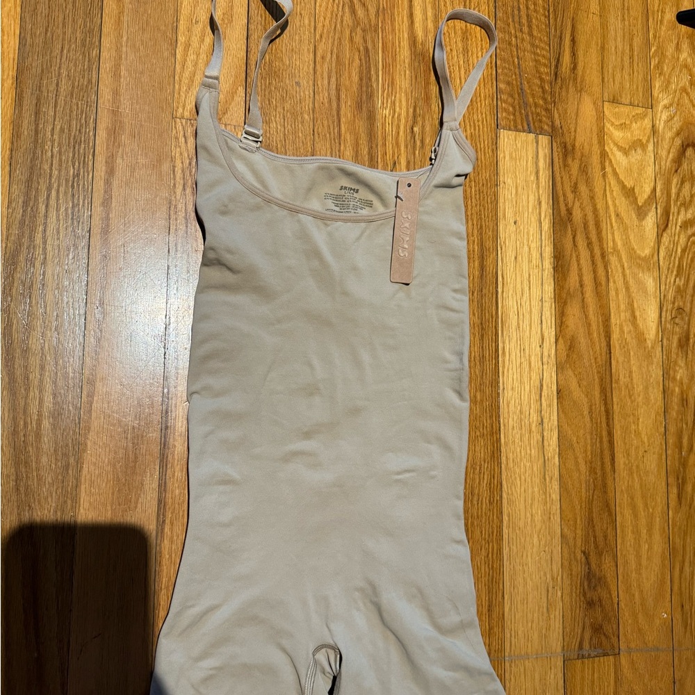 NWT Skims Butt Lifting Open Bust Bodysuit in Clay Size L